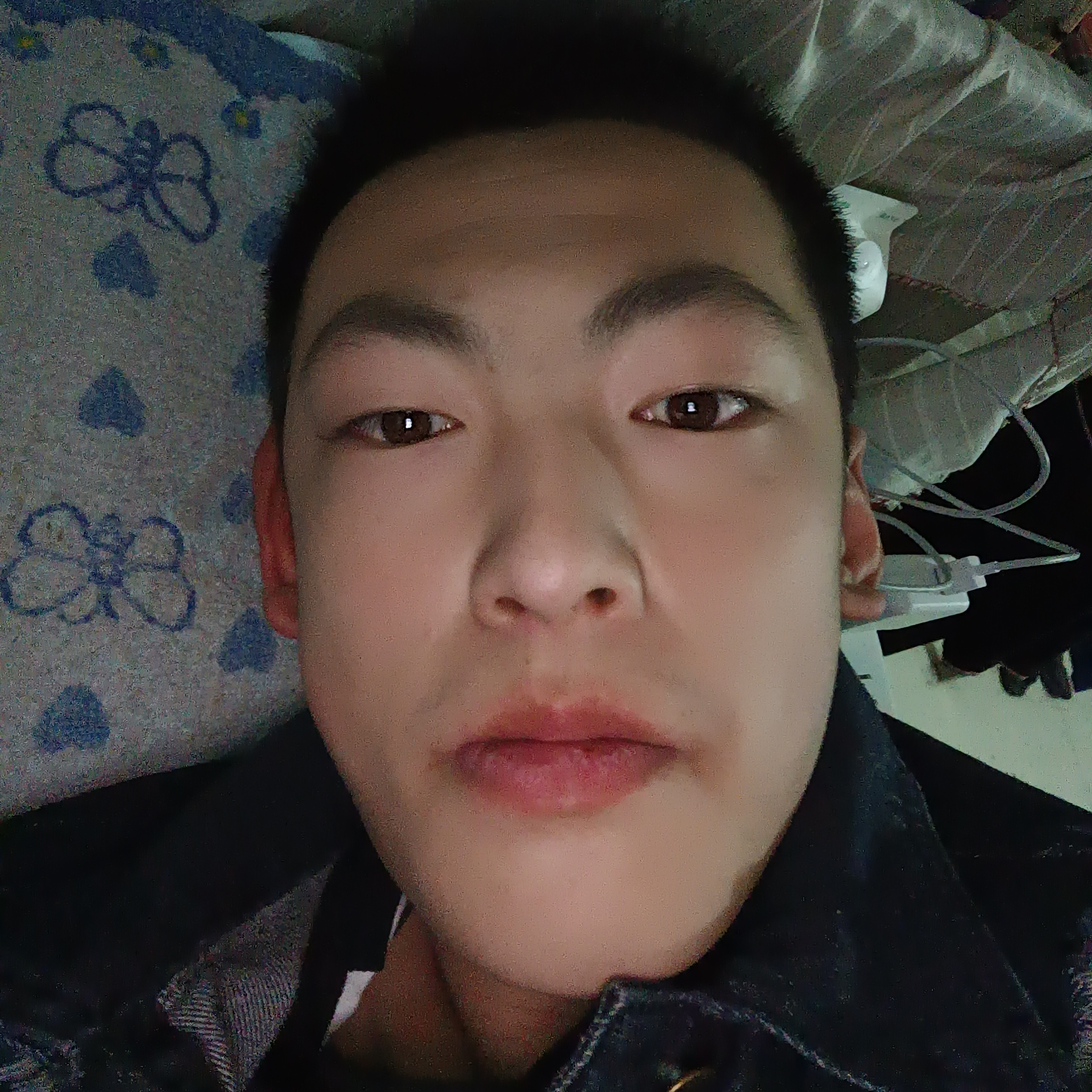 健忘拿绝影的照片