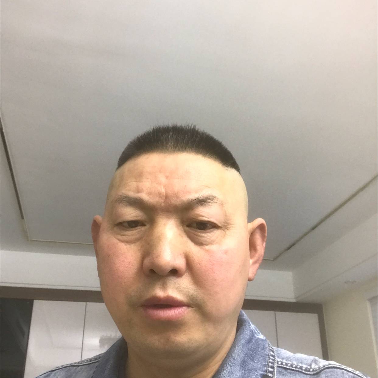 英俊苦恋麦片的照片