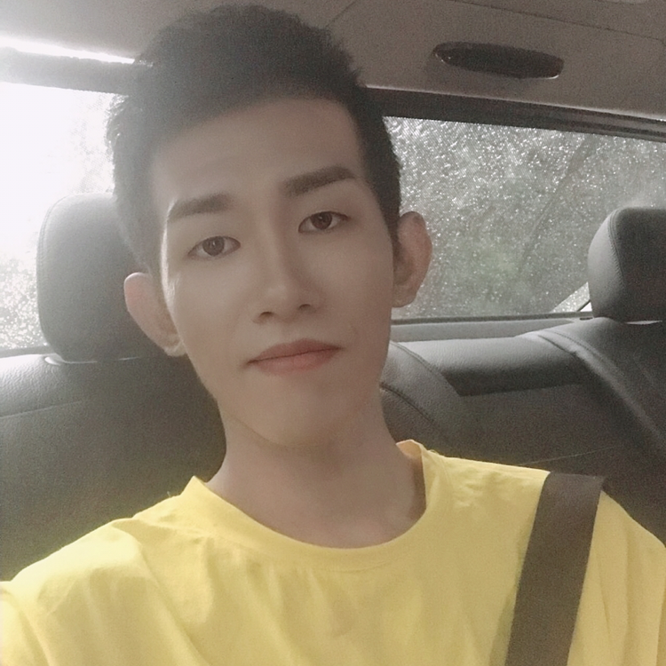 浮波回眸眯眯眼的照片