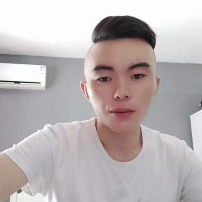 冷静泪了眼睛的照片