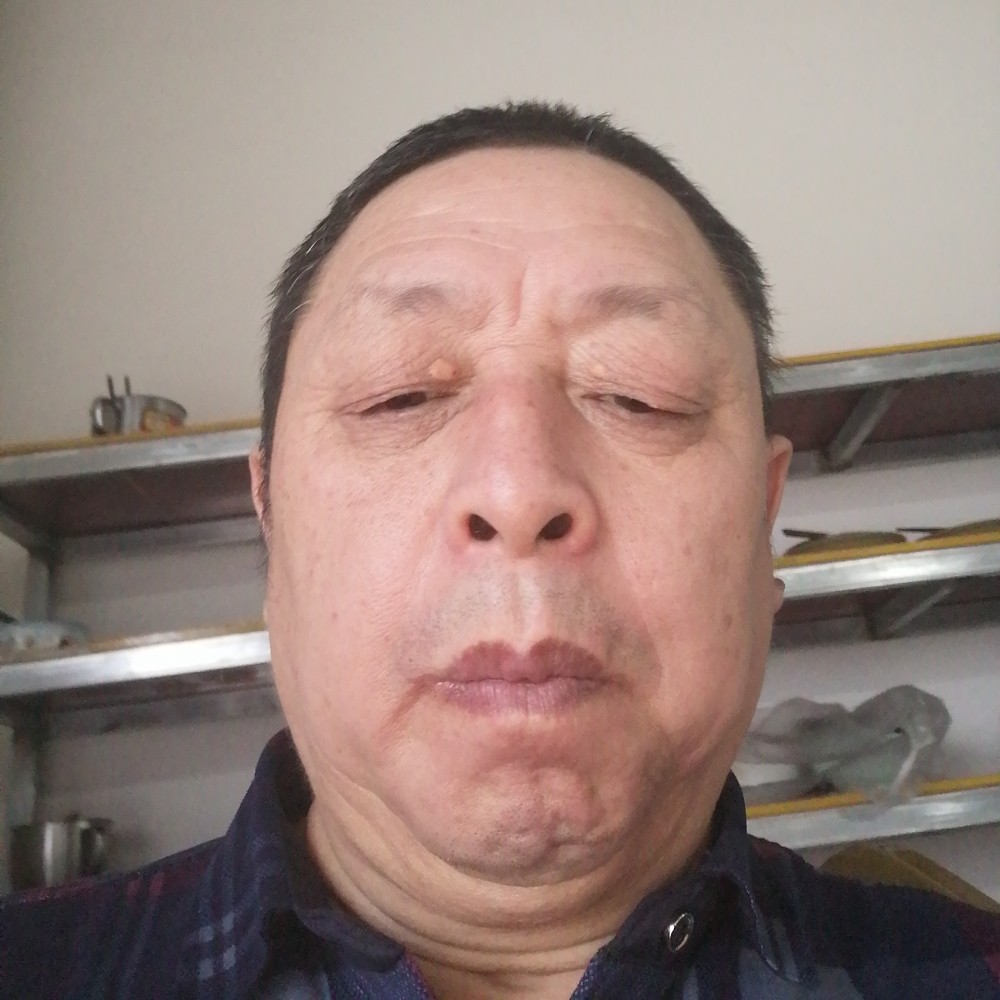 生动深拥水蜜桃的照片