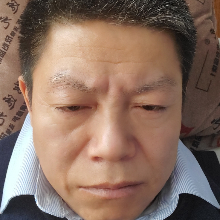汽车和含糊的照片