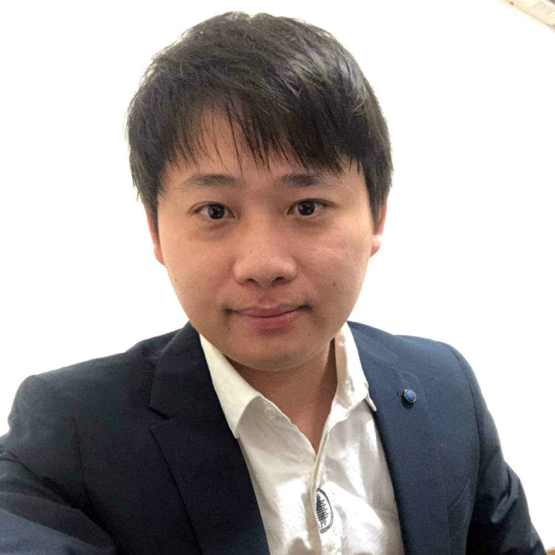 潘伟平律师的照片