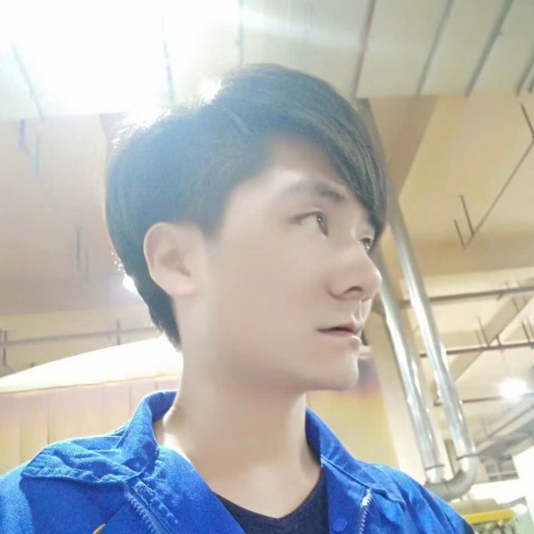 专注回眸瑞雪的照片
