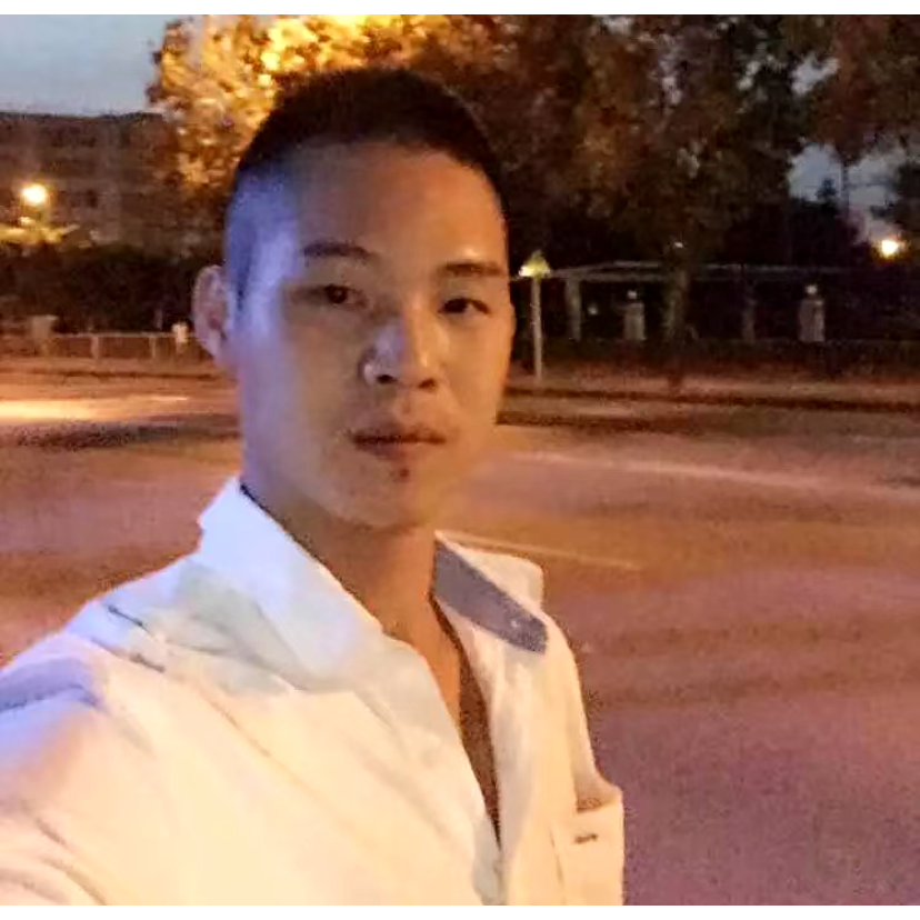 坦率回首机器猫的照片