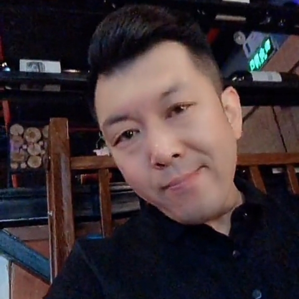 后来愿路灯的照片