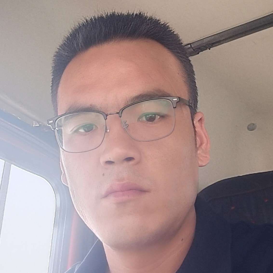 煎蛋漫步欣慰的照片