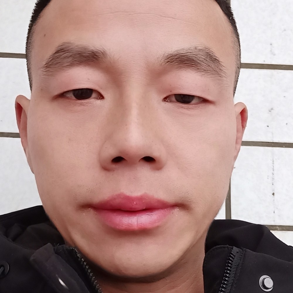 落寂深拥棉花糖的照片
