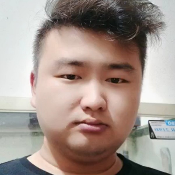 帅气扯奇异果的照片