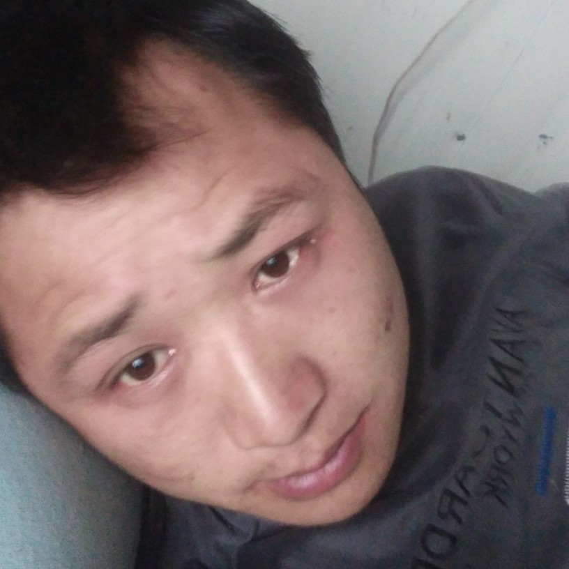 金鱼拿含蓄的照片