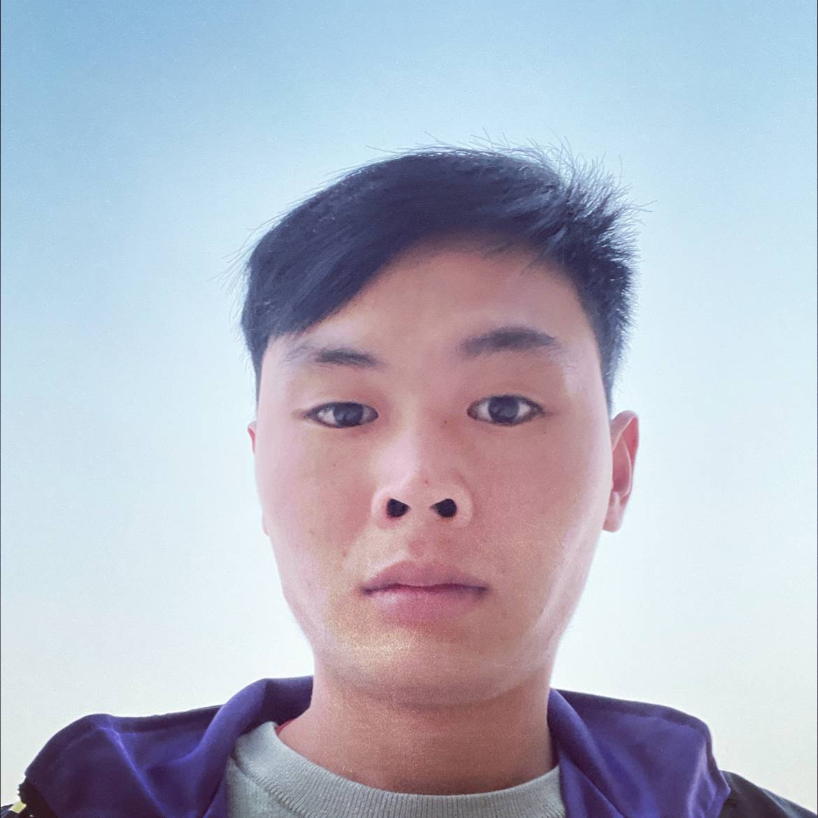 落后爱恋小伙子的照片