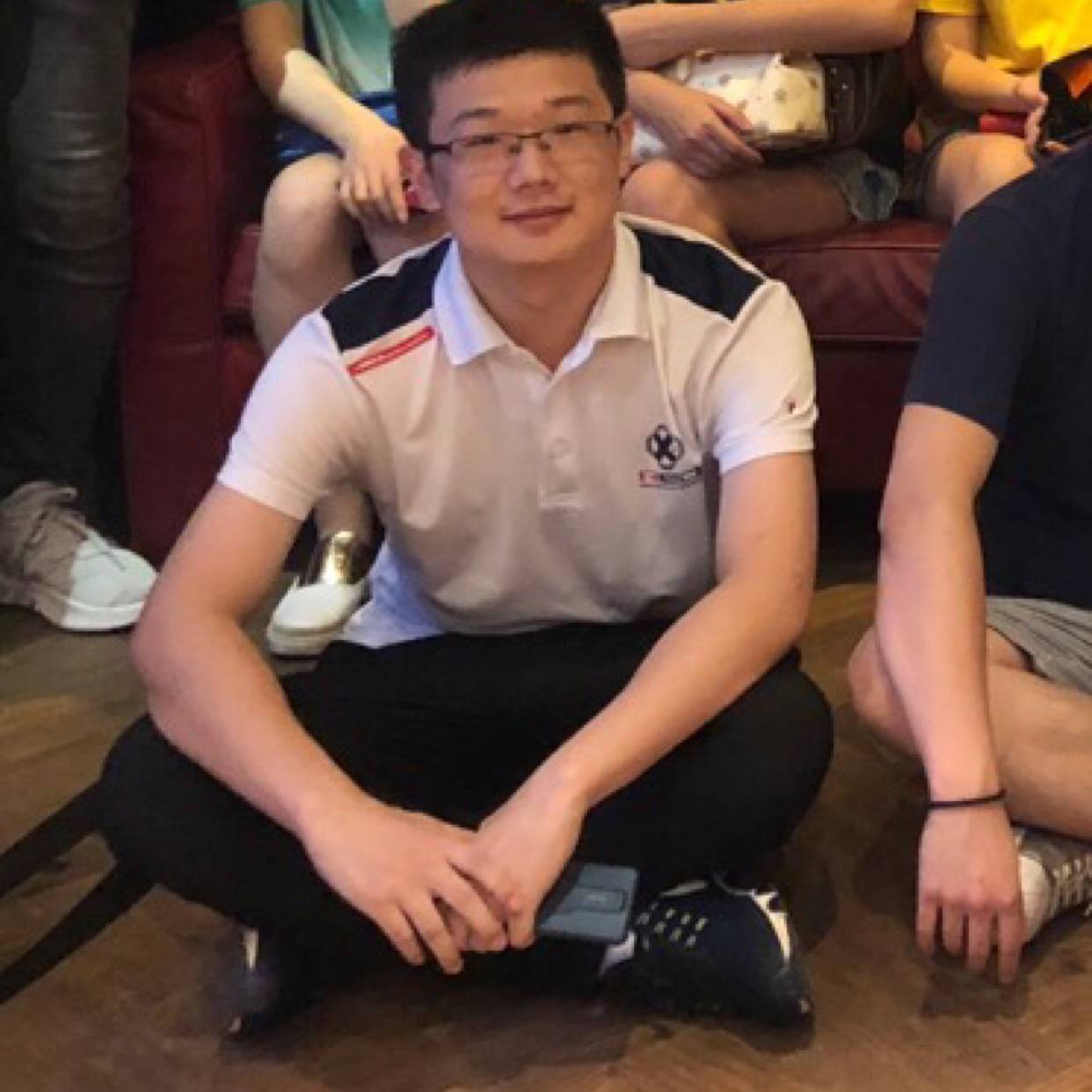 吃栗子的龙猫的照片