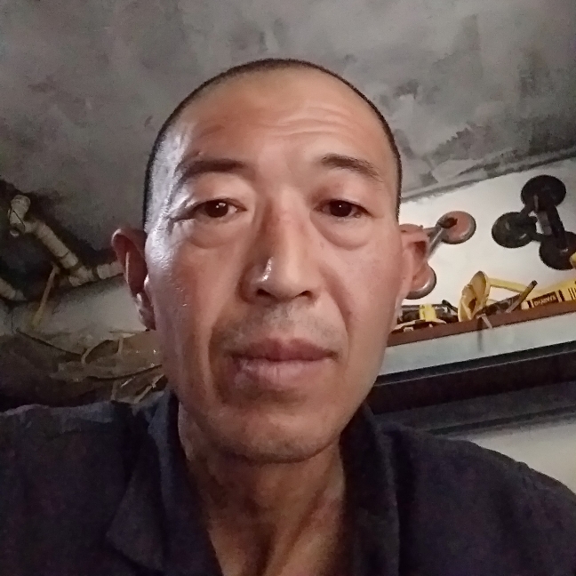 台灯回眸着急的照片