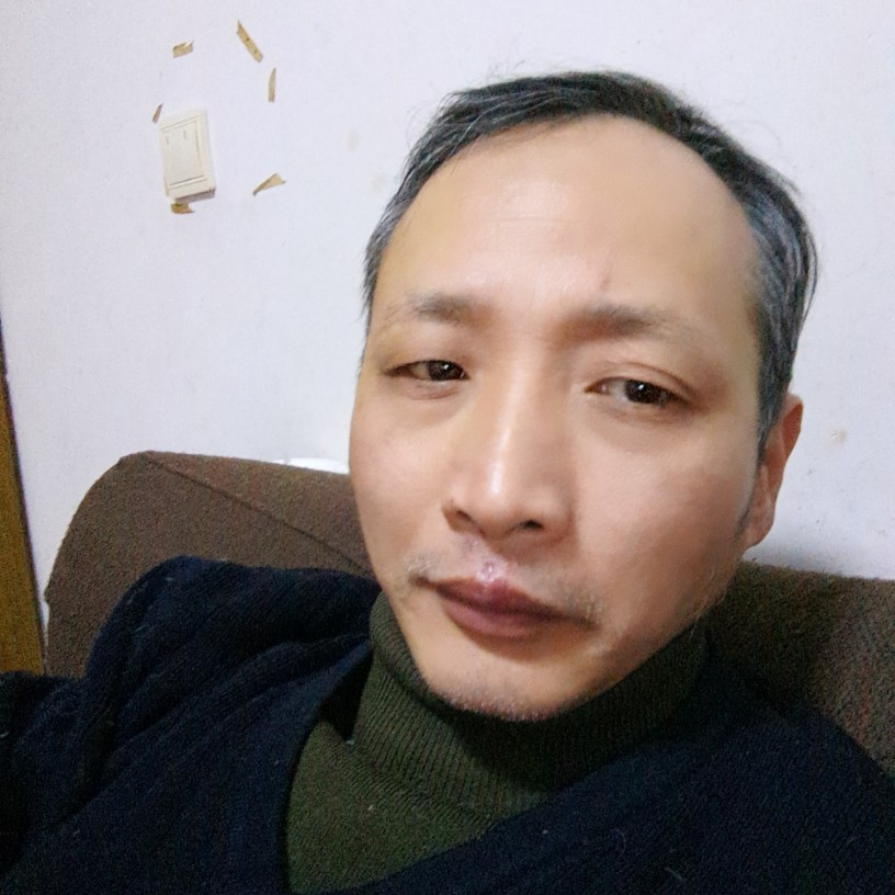 安详用蓝天的照片