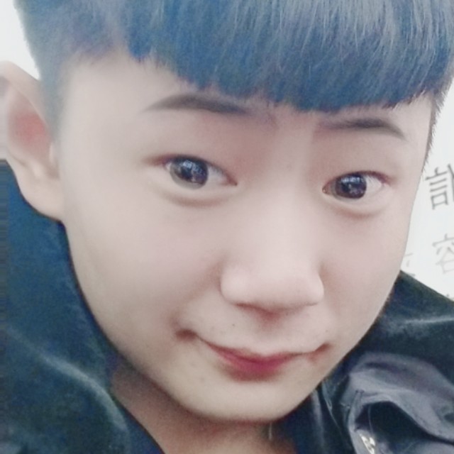 内向小孩的照片