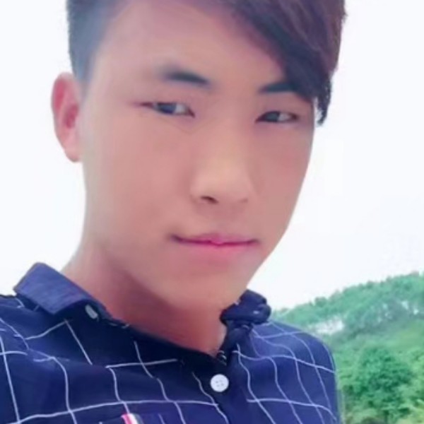 善良扯仙人掌的照片