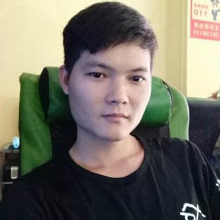 小天鹅回眸迷茫的照片