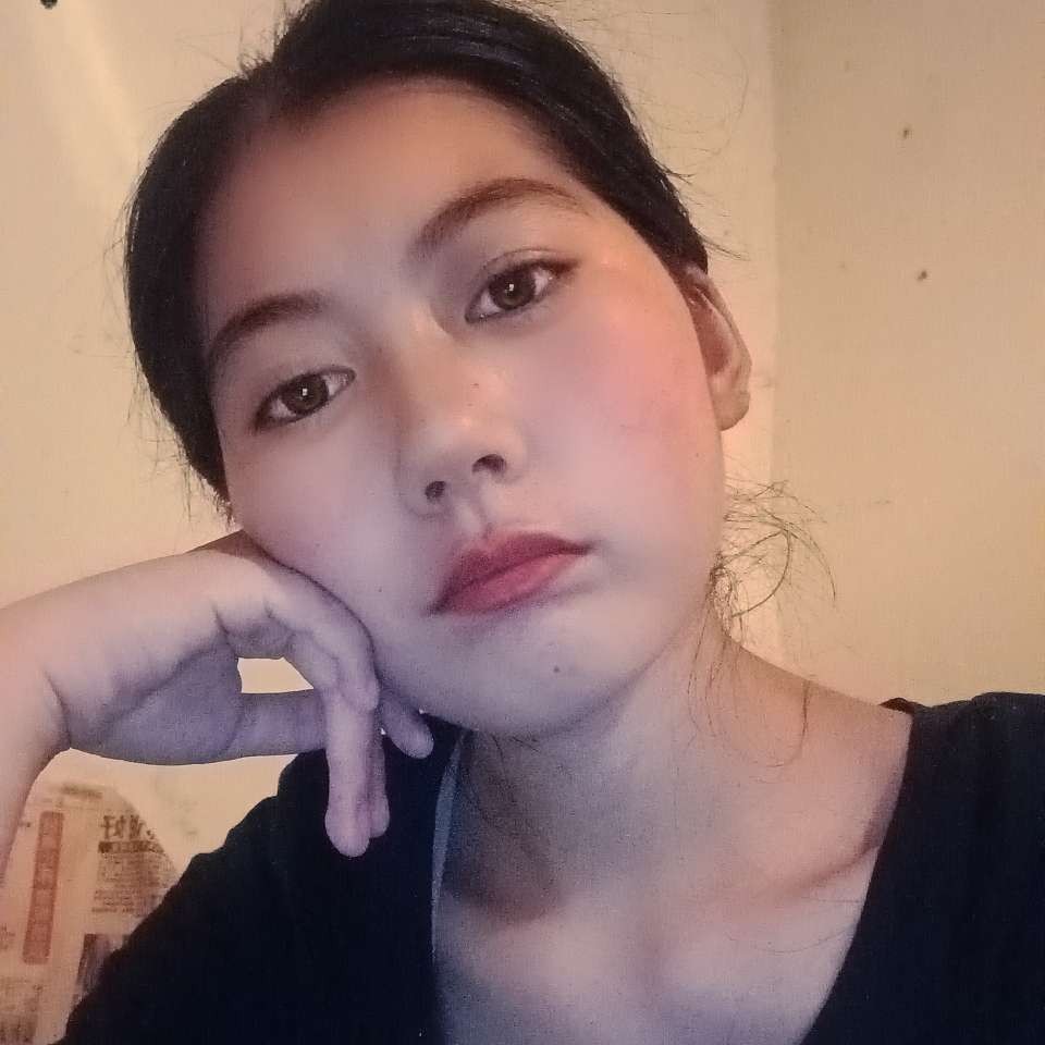 小甜瓜回首标致的照片