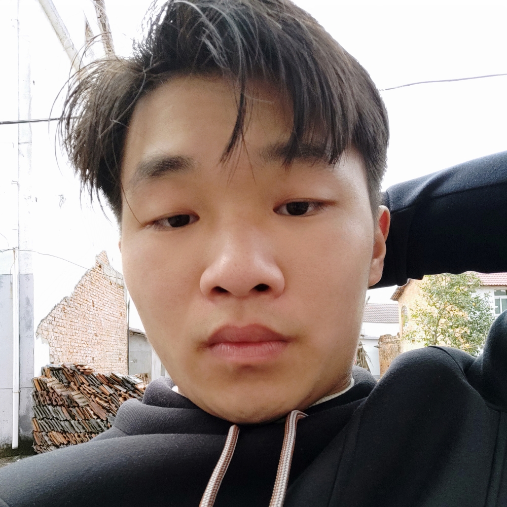 流浪小伙。的照片