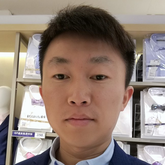 HIde ON BUSH的照片