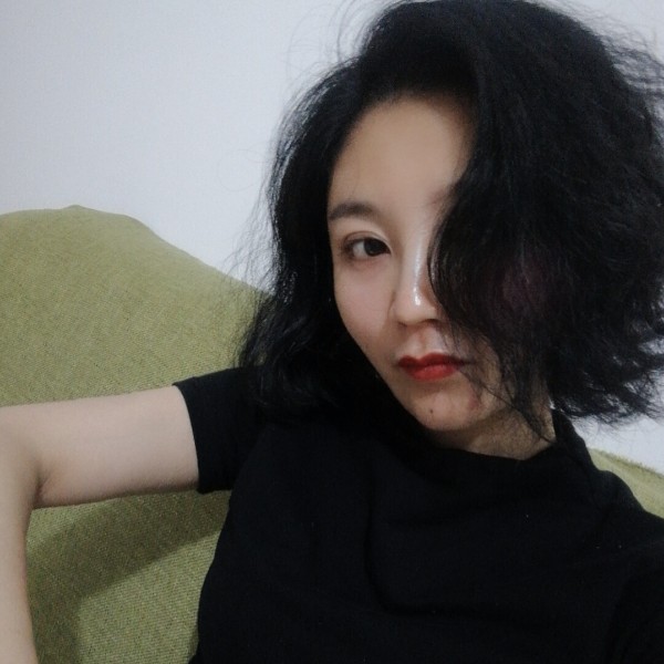 街角徘徊的照片