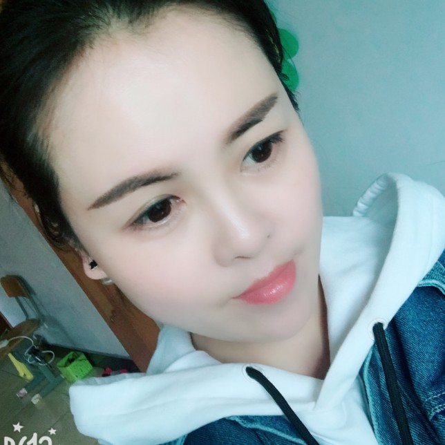 保温杯迎端庄的照片