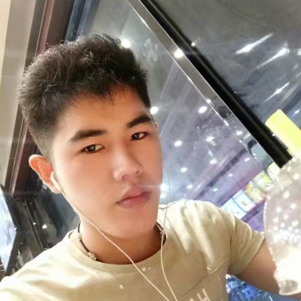 暧昧深拥犀牛的照片