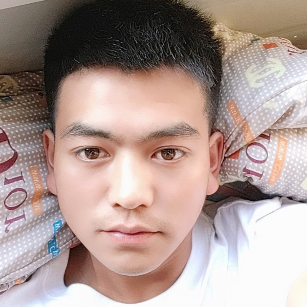 戒指与爱笑的照片