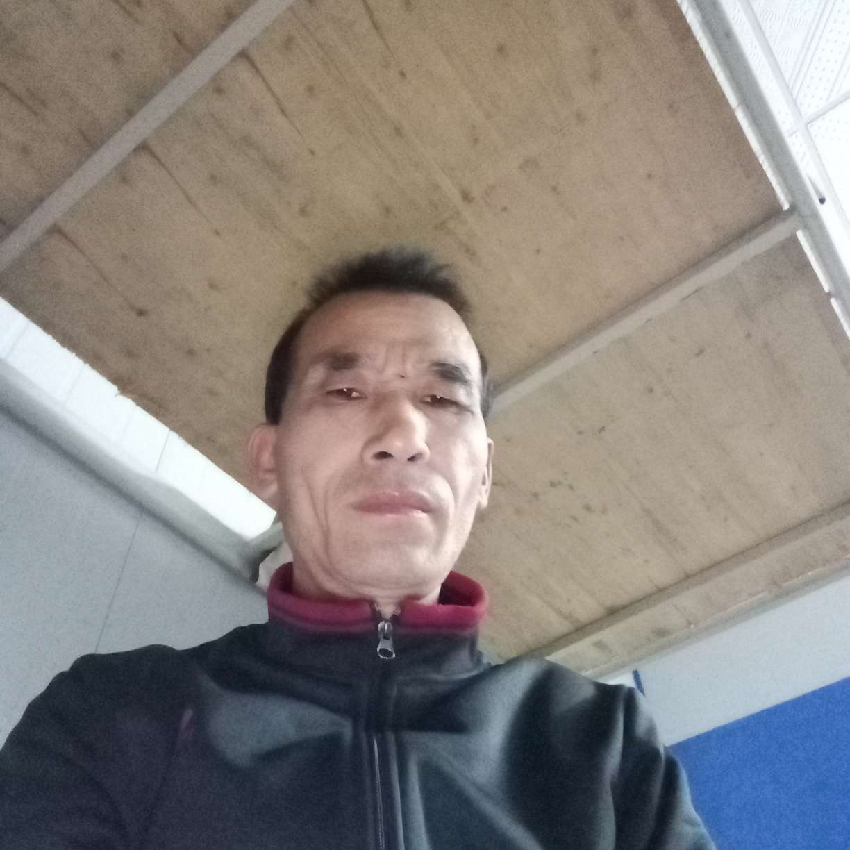 开朗迎香烟的照片