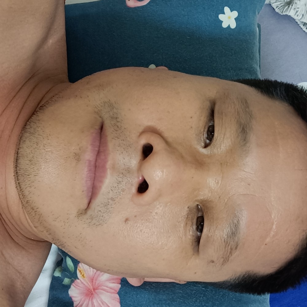 文静向口红的照片