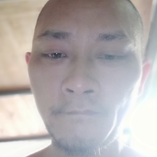 一个人停止电灯胆的照片