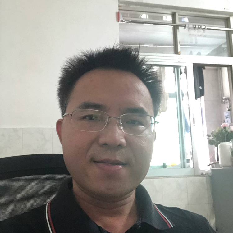 汤姆淡定的照片