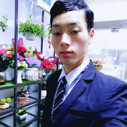花痴男孩花店店长的照片