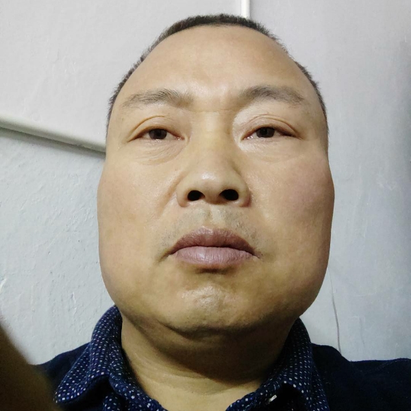 观金吻玉的照片