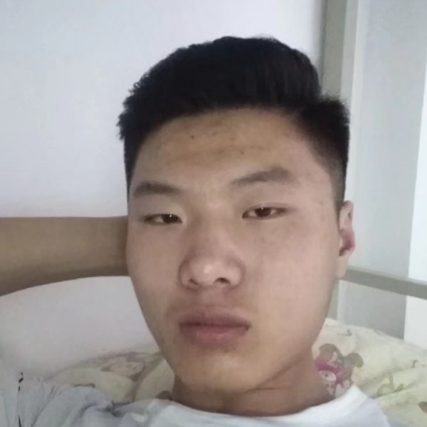 年轻小子的照片