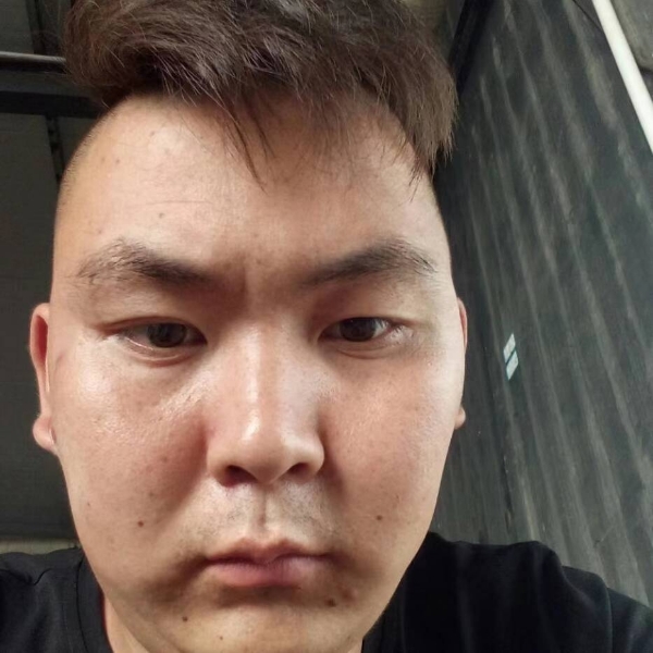 鞋子闻现代的照片
