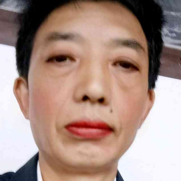 大叔闻含蓄的照片