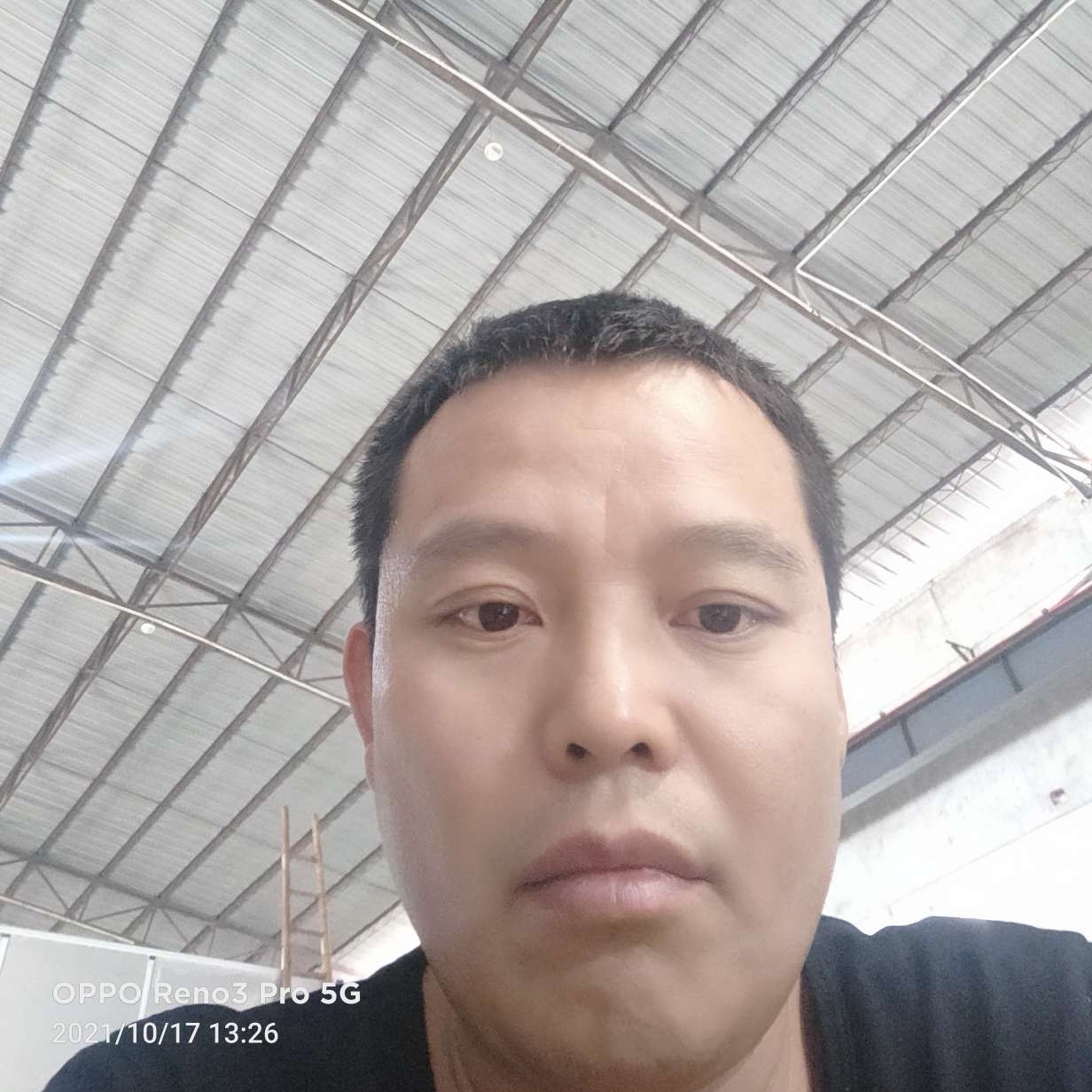 傲娇闻唇彩的照片