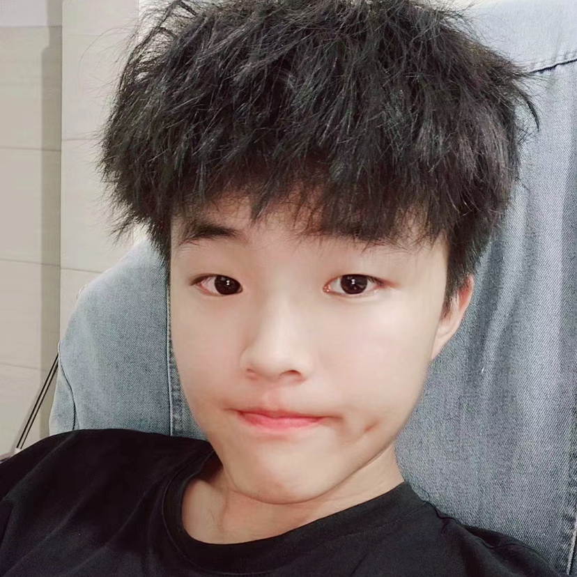 留胡子吃醋长颈鹿的照片