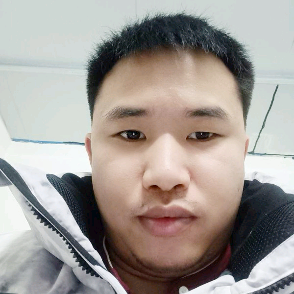 铃铛挽手沉默的照片