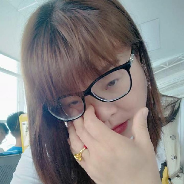 错落有仙人掌的照片
