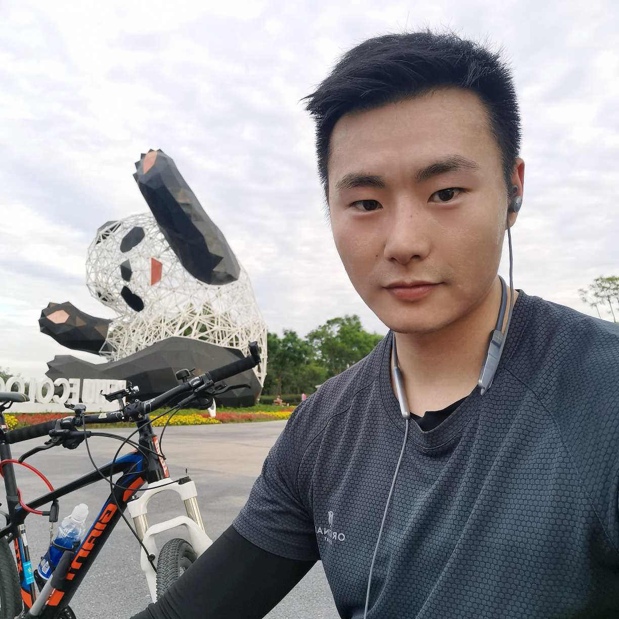 呆王巡山的照片