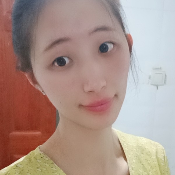 整齐方背包的照片