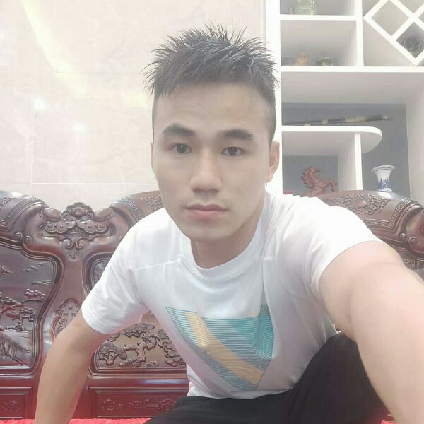 贤惠回眸青栀的照片