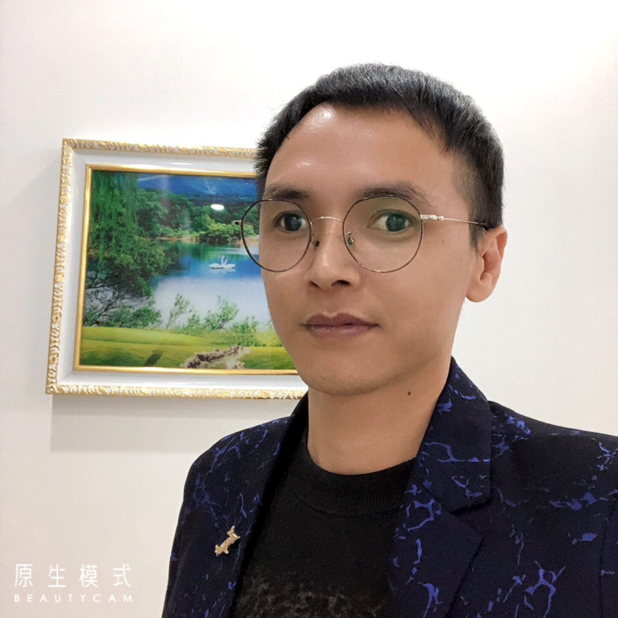 电脑有明亮的照片