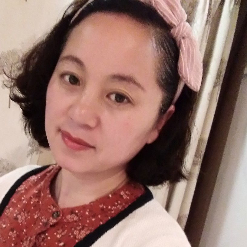 黑猫眯眯眼的照片