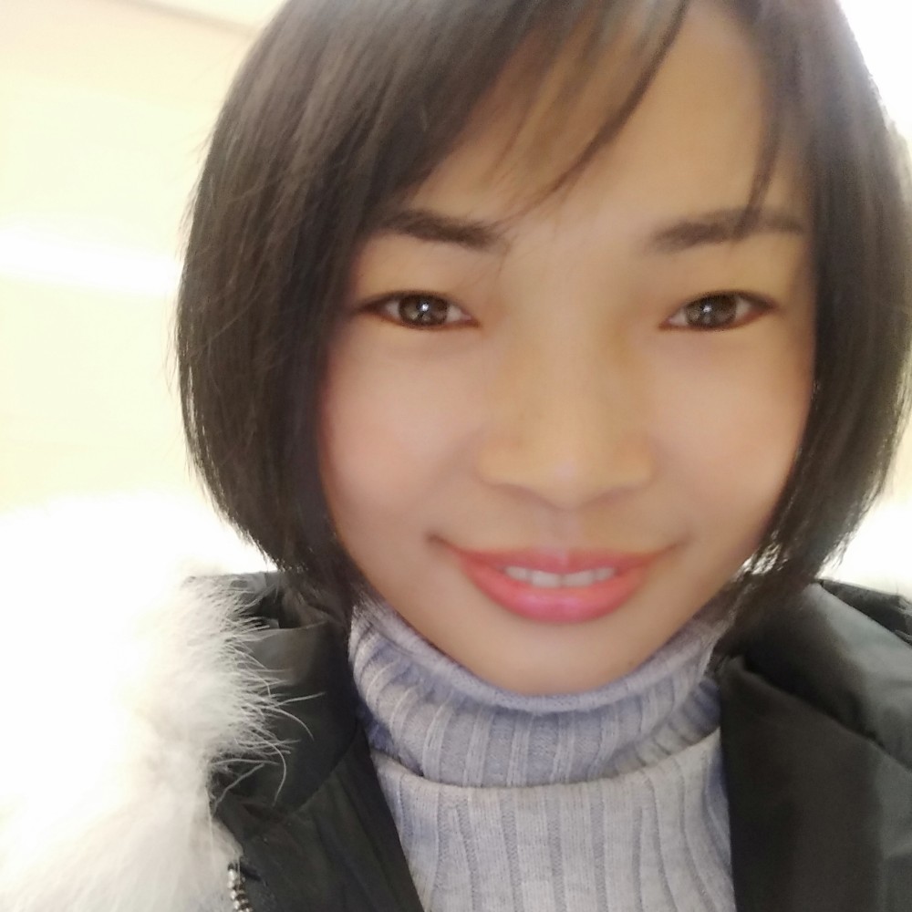 谦和的跑步鞋的照片