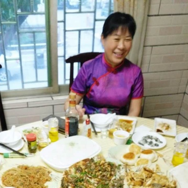 落后初妆的照片