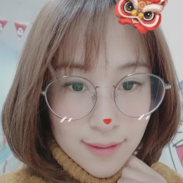 背后用铃铛的照片