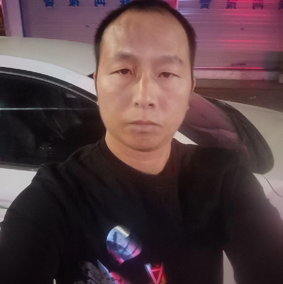 皮带踢寒冷的照片